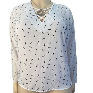 Rue + Criss-Cross Neckline  Long Sleeve Blouse Size 1X in White and Black